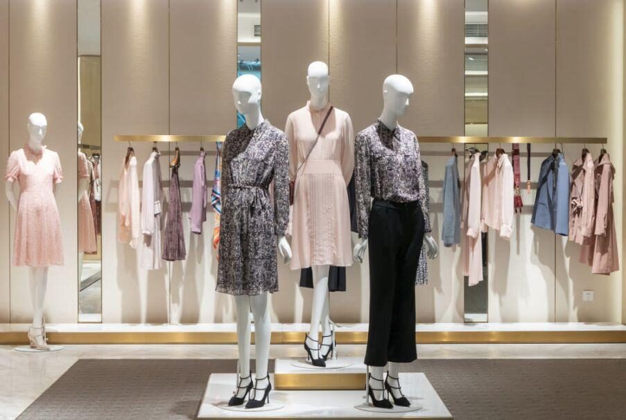 women-s-fashion-store-shopping-center